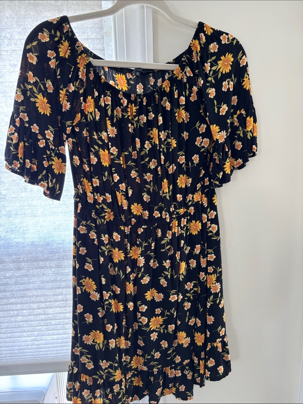 New Look Black Short Floral Dress with Yellow Daisies